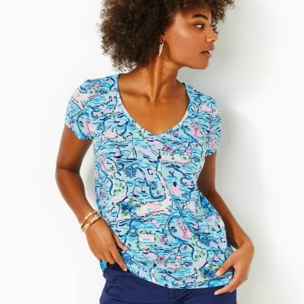 NWT $54 Lilly Pulitzer Etta V Neck Short Sleeve Tee Lilly loves Cape Cod SZ S